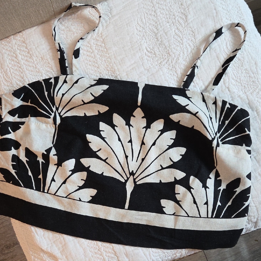 LOFT Black and White Leaf Print Crop Top